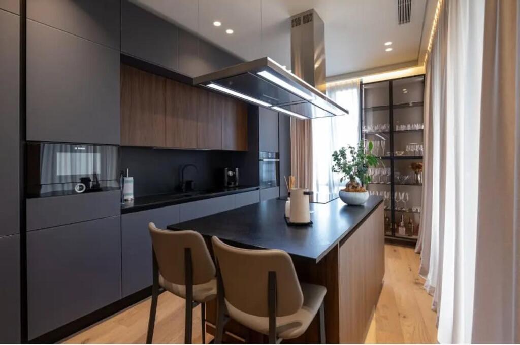 Jepet Apartament 2+1+2 Poste Parkimi me Qera Park Gate, prane Lion Park rruga Elbasanit