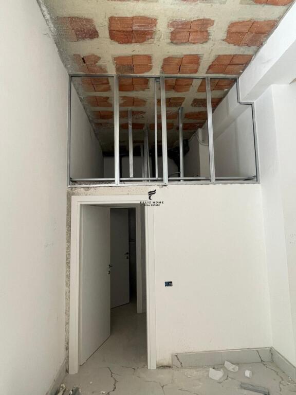 NEGOZIO IN AFFITTO 103M2 CENTRO 1.400 EURO