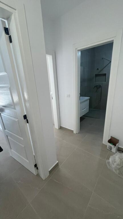 Jepet me qera 2+1  MOBILUAR SHKOLLA KUQE 700 EU