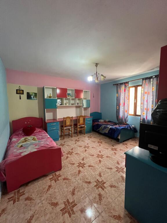Shitet Shtëpi 2-katëshe, “Liqeni Paskuqanit”, Tiranë.