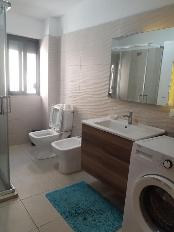 Jepet apartament 2+1 me qera ne Bllok tek Pallatet Agimi