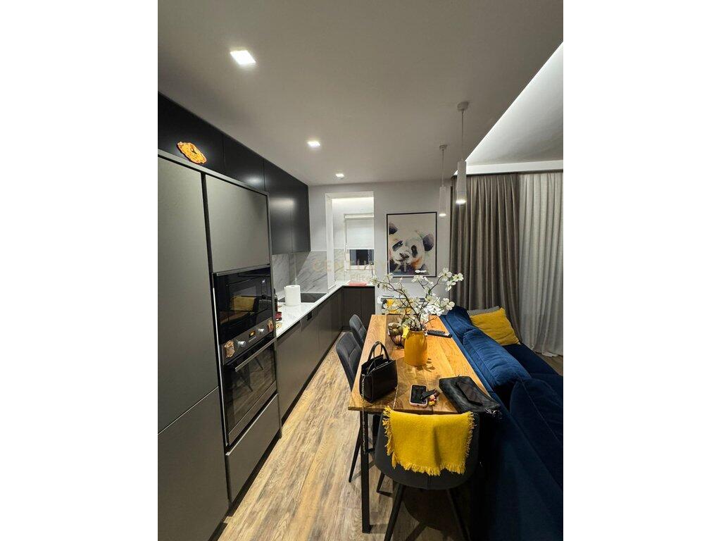 Shitet, Apartament 2+1, Brylli