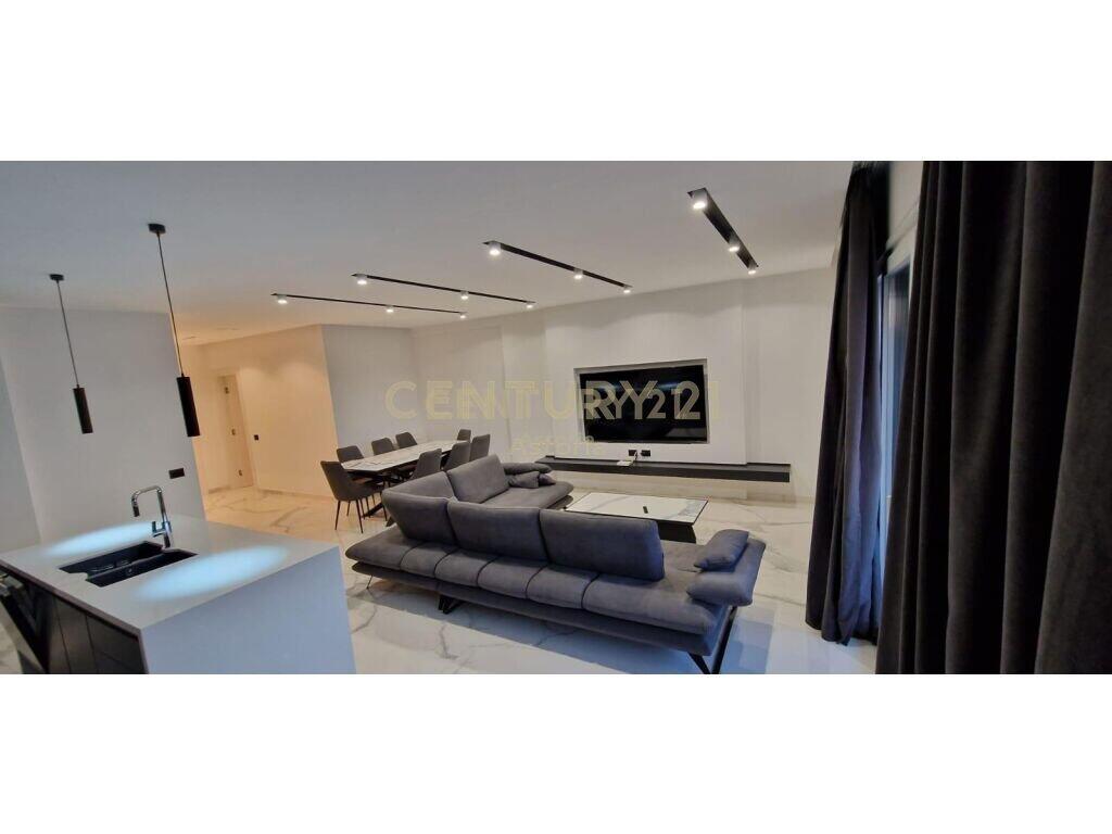 Shitet apartament modern 2+1+2 te Ish Hipoteka - 356,000 €