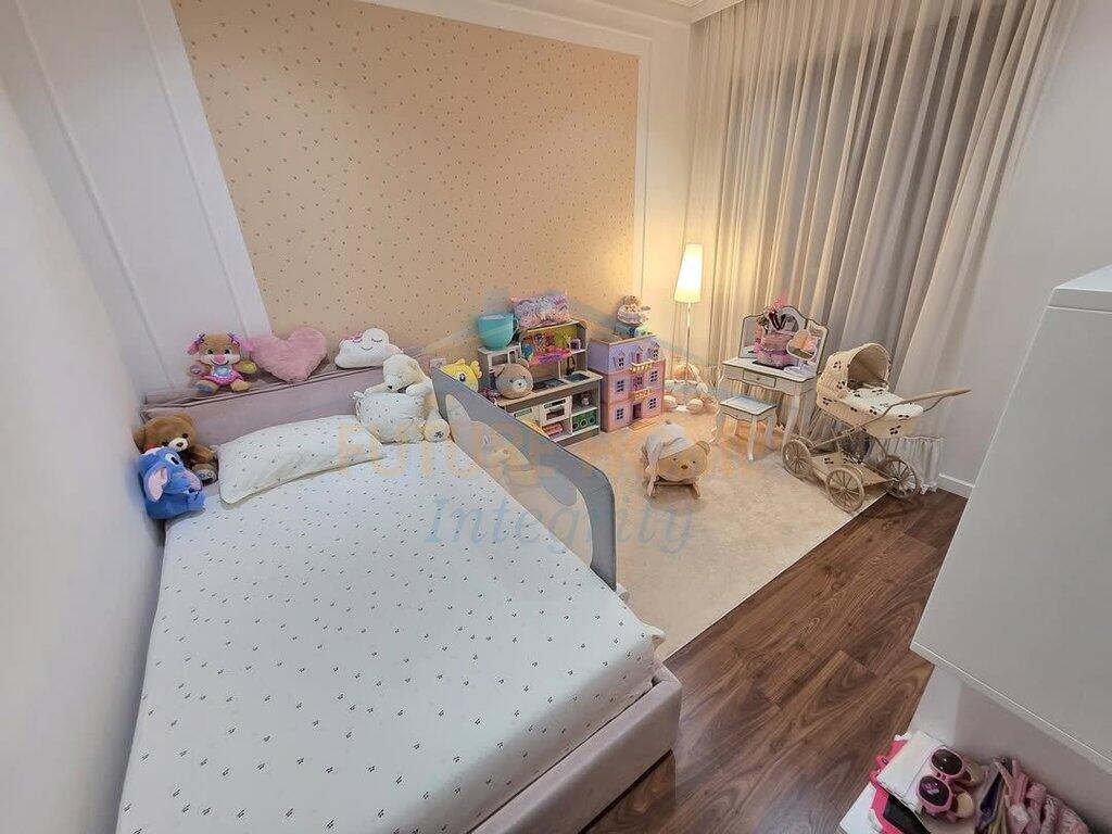 Shitet apartament 3+1+3+ 2 post parkimi Kompleksi Delijorgji