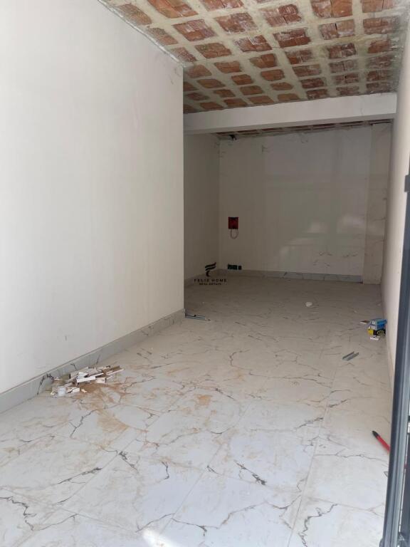 NEGOZIO IN AFFITTO 103M2 CENTRO 1.400 EURO