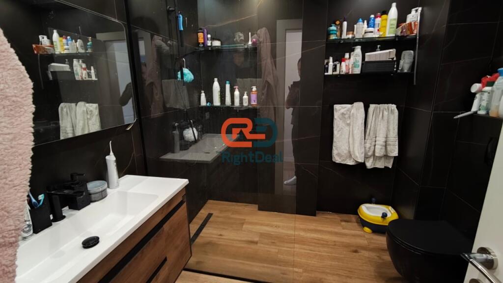Tek Kopshti Botanik, Shitet Super Penthouse Totalisht I Investuar!!