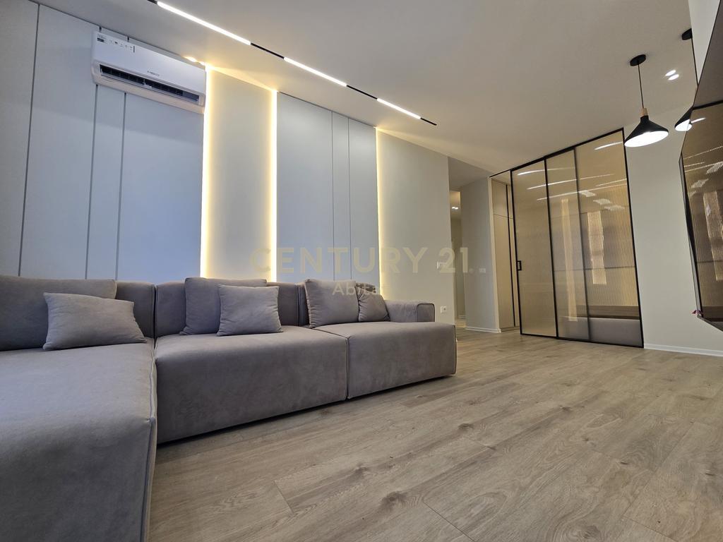APARTAMENT 2+1 PER SHITJE: TE 21 DHJETORI, PAS OSLO 250,000 €