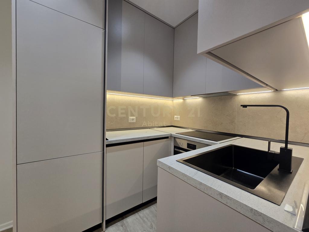 APARTAMENT 2+1 PER SHITJE: TE 21 DHJETORI, PAS OSLO 250,000 €