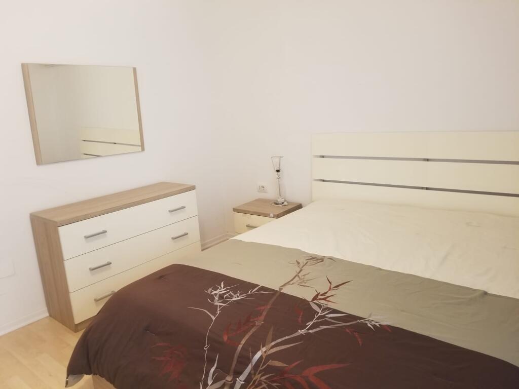 Jepet apartament 2+1 me qera ne Bllok tek Pallatet Agimi