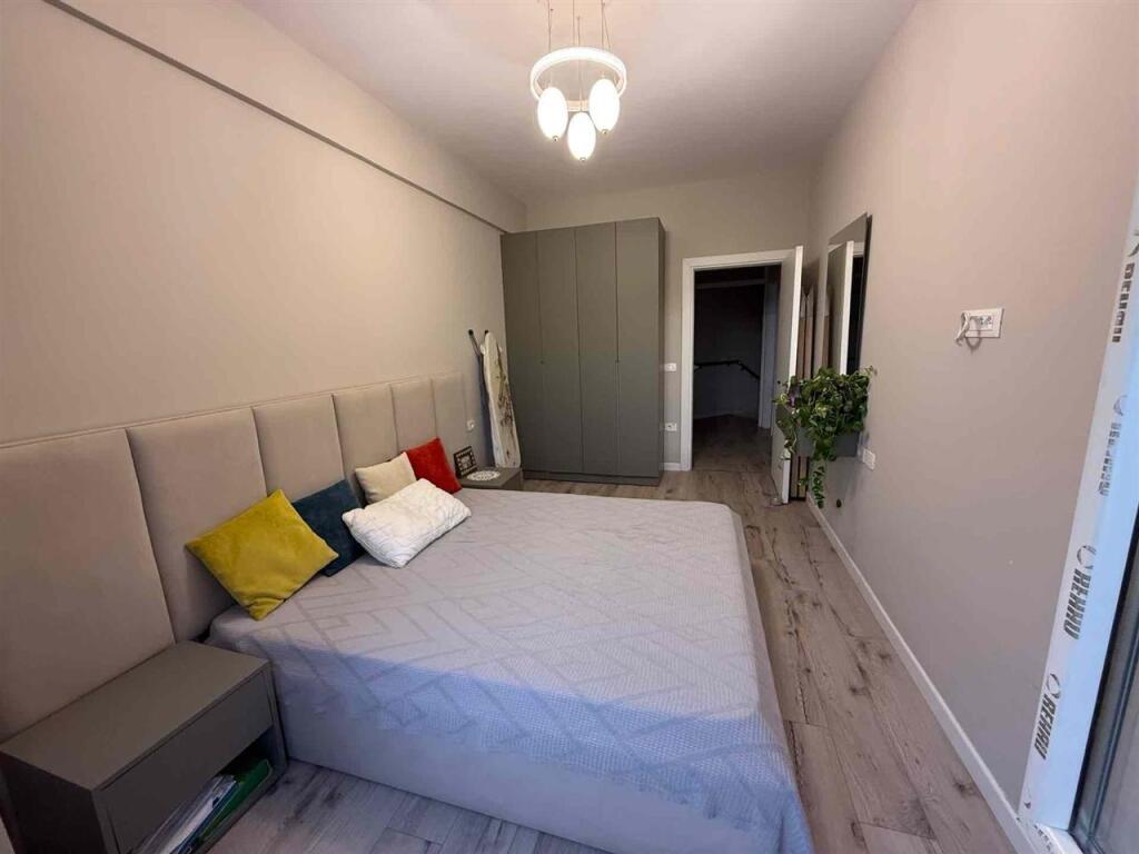 Duplex 3+1+3 + verande te Kodra e Diellit 2 per shitje!