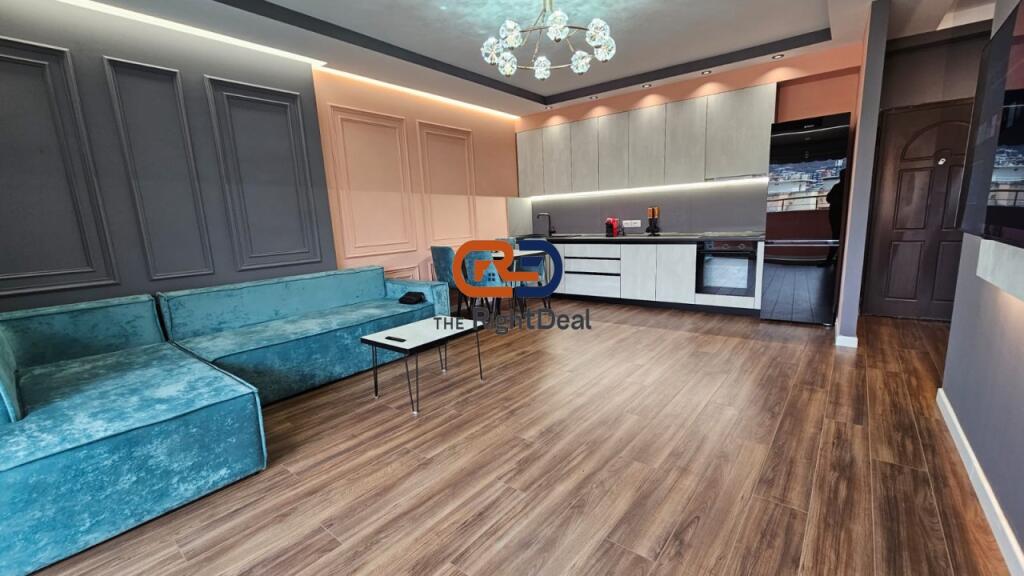 Tek Komuna E Parisit, Shitet Super Apartament 2+1+2 Totalisht I Investuar !!