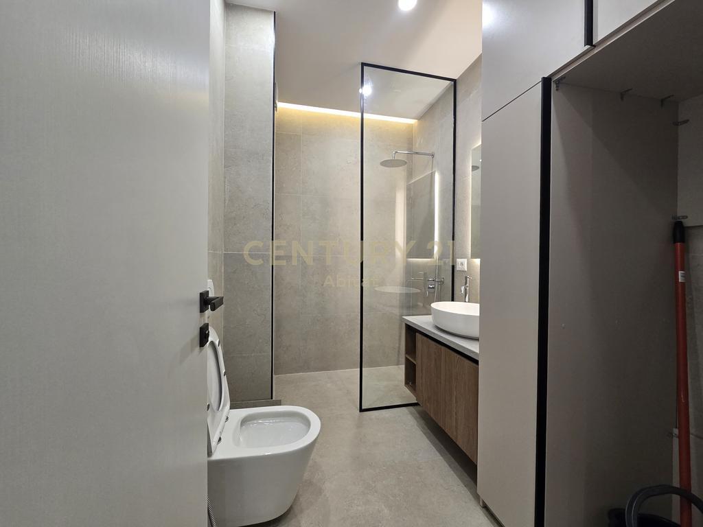 APARTAMENT 2+1 PER SHITJE: TE 21 DHJETORI, PAS OSLO 250,000 €