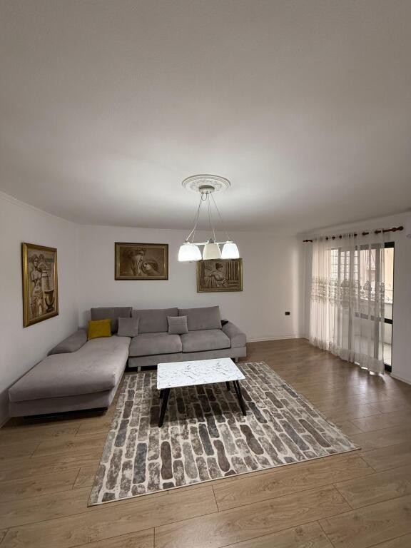 Jepet me qira Apartament 2+1 te Vasil Shanto