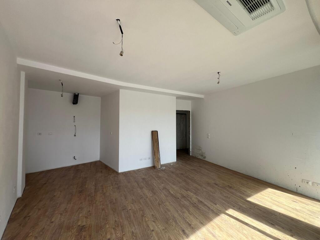 Apartament për shitje 2+1+2 tualete +Post Parkimi, ”Lake View Residence” Tiranë.