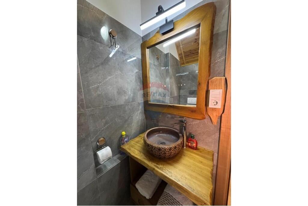 GARSIONJERE  PER QIRA, BULEVARDI ZHAN D'ARK!