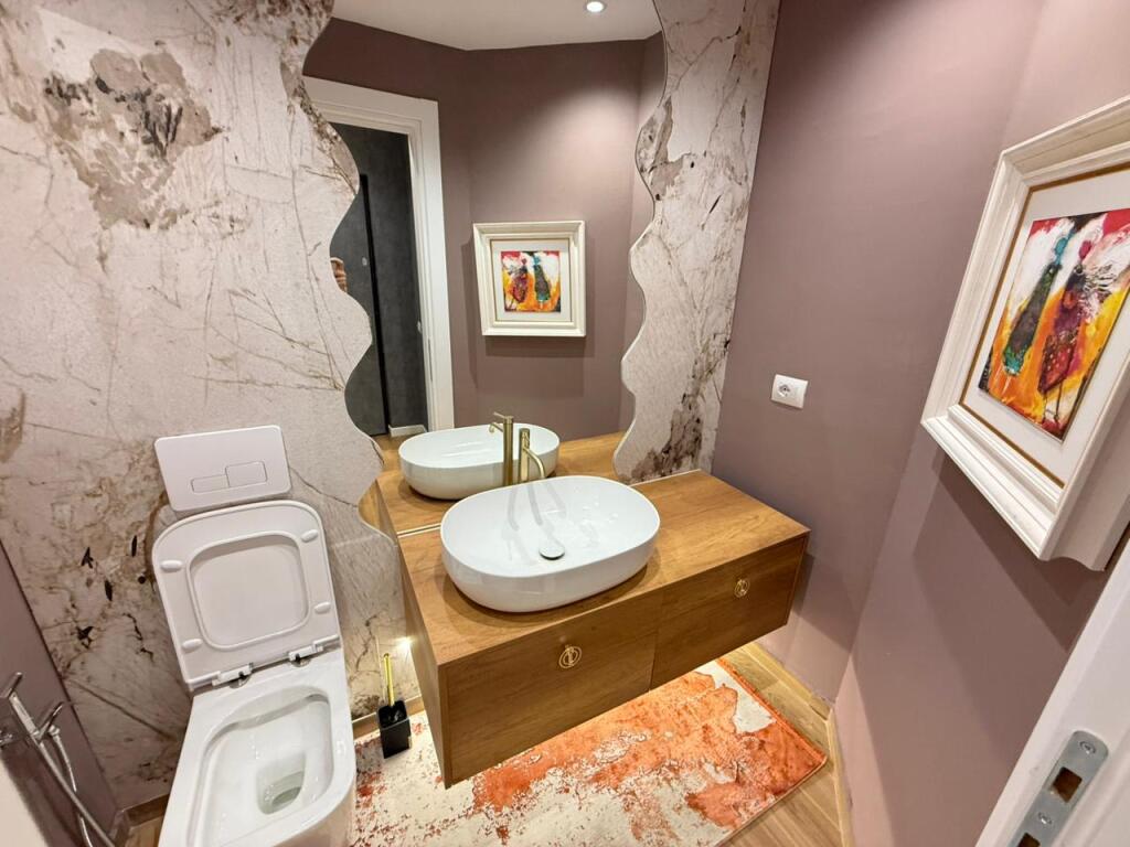Shitet apartament  2+1 Liqeni i thate tirane  Kati 3 me ashensor jo malore Sip 110 m2  Cmimi 250 mije euro