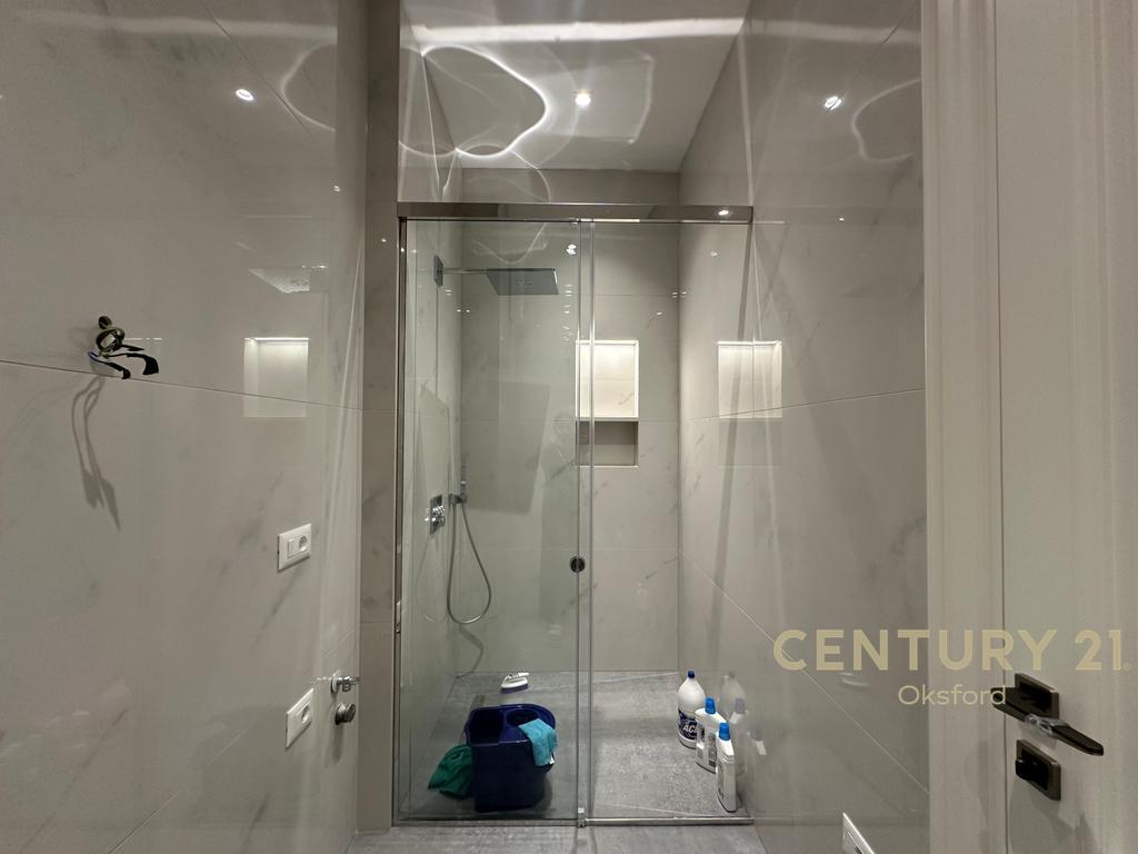 Jepet me Qira Apartament Modern 2+1+Verandë, në Kompleksin Deliorgji!