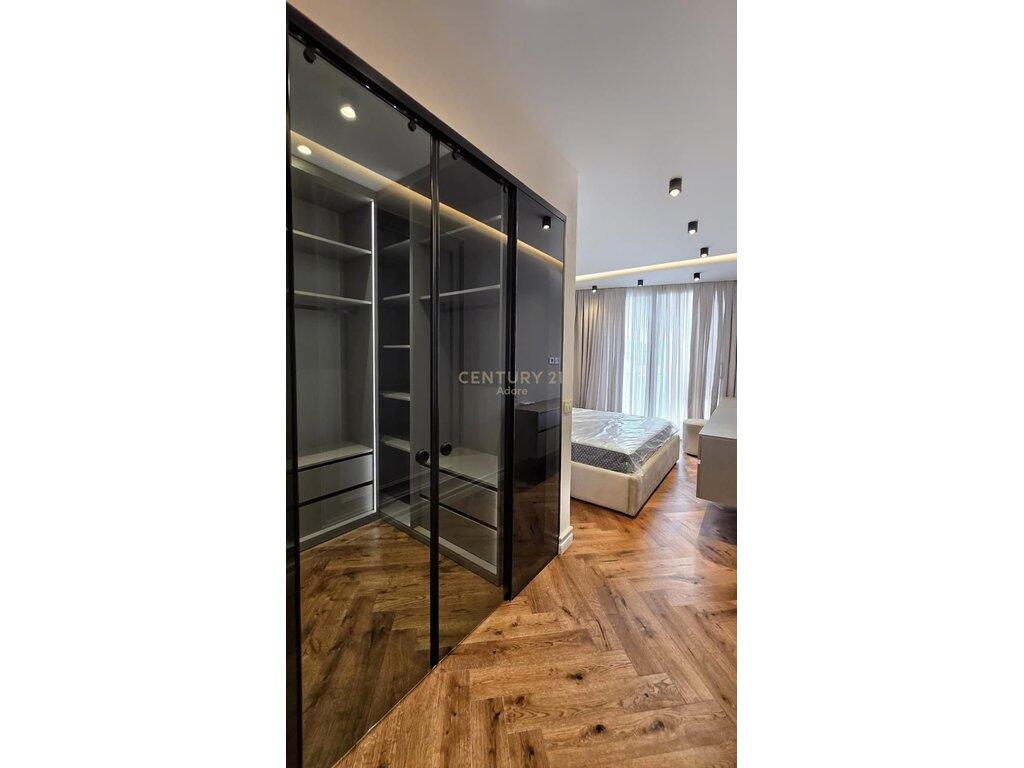 Apartament 2+1 per Qira ne Myslym Shyr!
