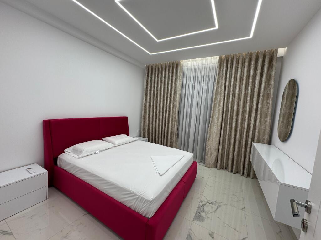 Apartament modern 1+1 per qira  me parkim  Kodra e Diellit Arredim modern Orientim me diell Pamje nga kopshti botanik Kati i 5    Cmimi: 700 euro/muaj