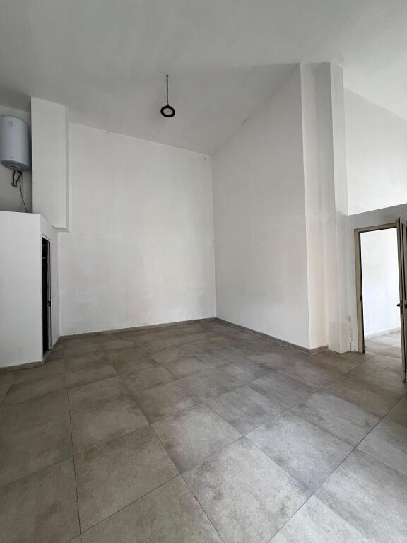 AFFITTASI Locale Commerciale 📍Via Barrikadave 🏢Piano: 0 📐Superficie: 55m² 💶Prezzo: 700€