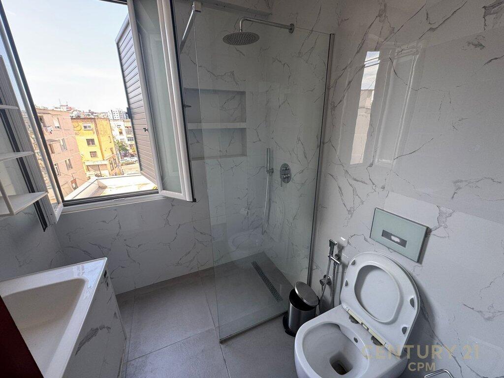 APPARTAMENTO 3+1+2 PRESSO 21 DHJETORI! 300,000 €