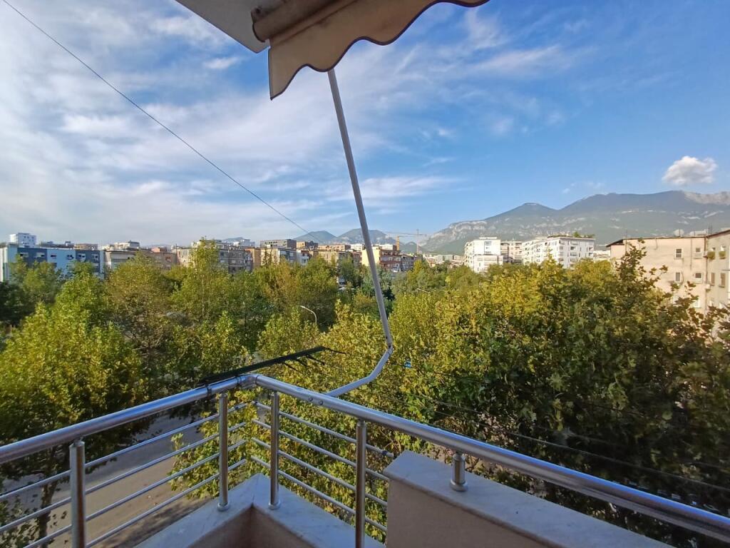 Jepet me qira apartament 2+1 te Materniteti i Ri