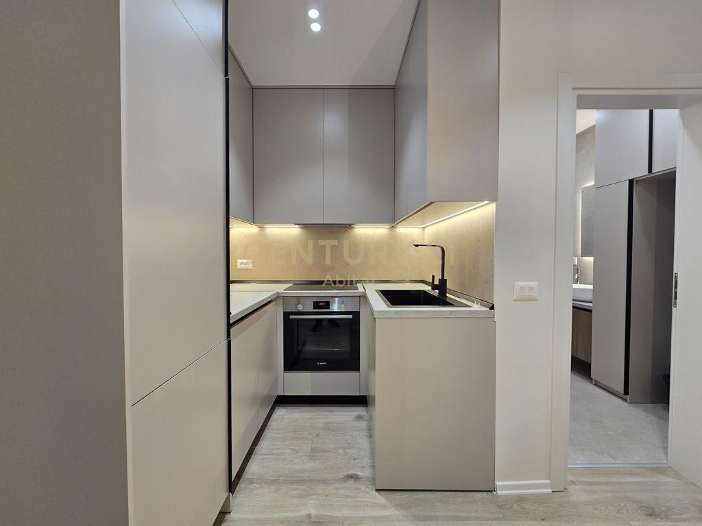 APARTAMENT 2+1 PER SHITJE: TE 21 DHJETORI, PAS OSLO 250,000 €