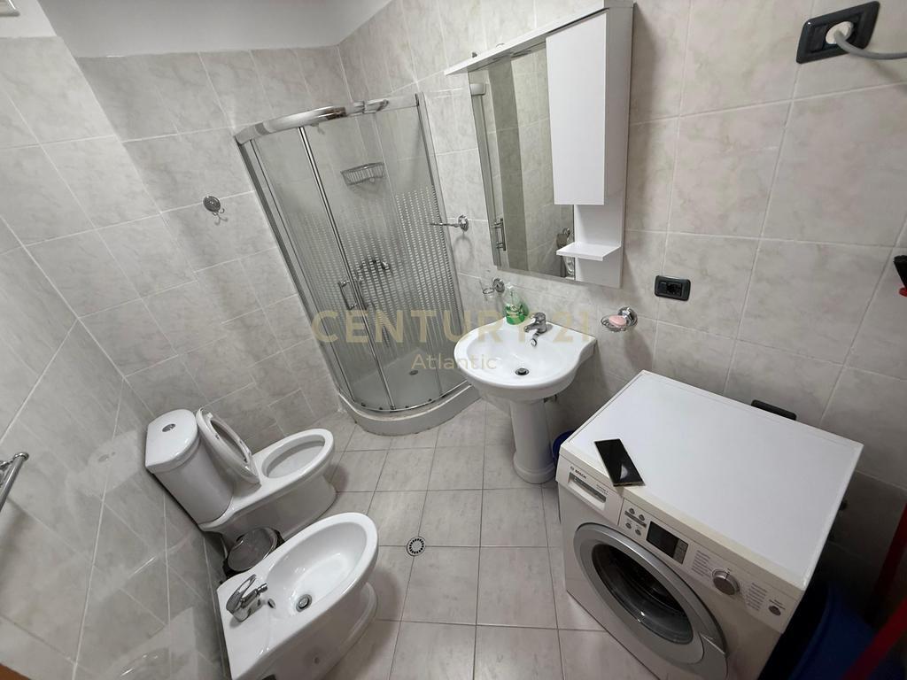 Apartament 1+1 me Qira në Plazh Hekurudha, Durrës – 550€/muaj | 52 m² | Pamje Ballore nga Deti