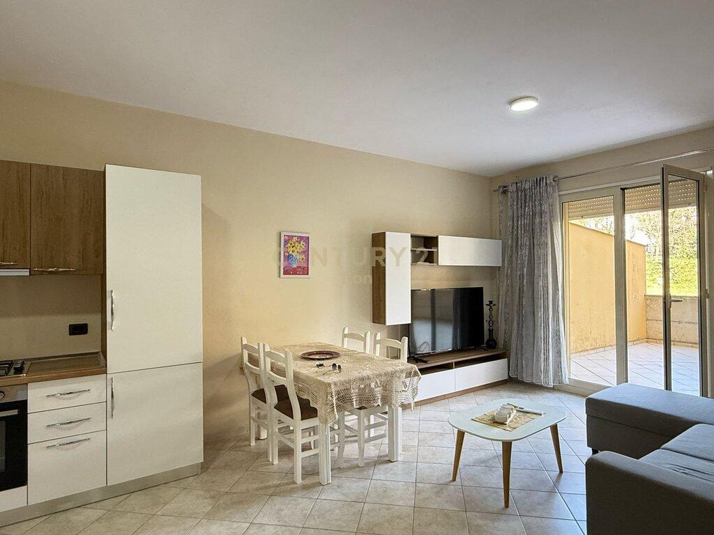 Jepet Me Qera Apartament 2+1 me Verande te Vila e Zogut, Durrës - 450€ | 100m²