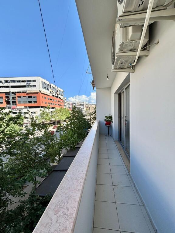 Ofrohet me qira apartament 1+1 ne astir