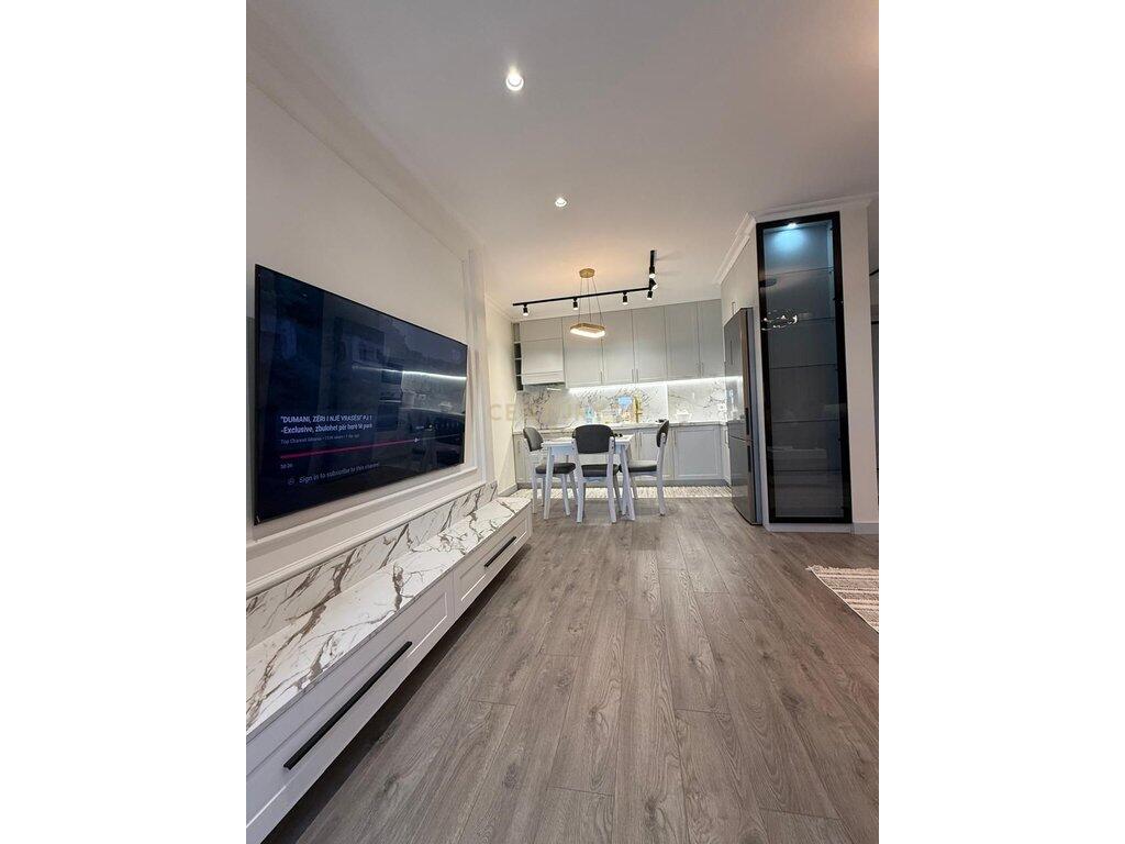 Vendiamo Super Appartamento 2+1+2 Insieme a 2 garage Vicino alla scuola 'Qemal Mici' 205.000 €
