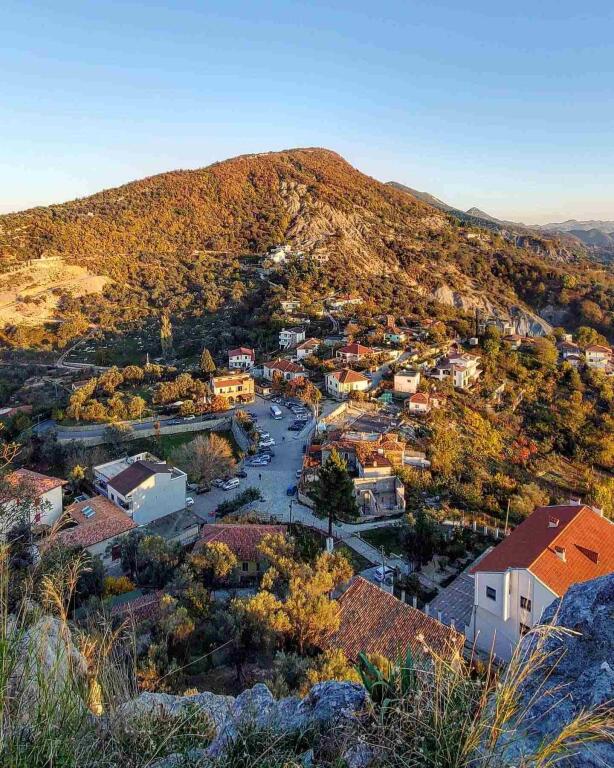 Land for sale in the Petrela area, Tirana (ID 4191175)