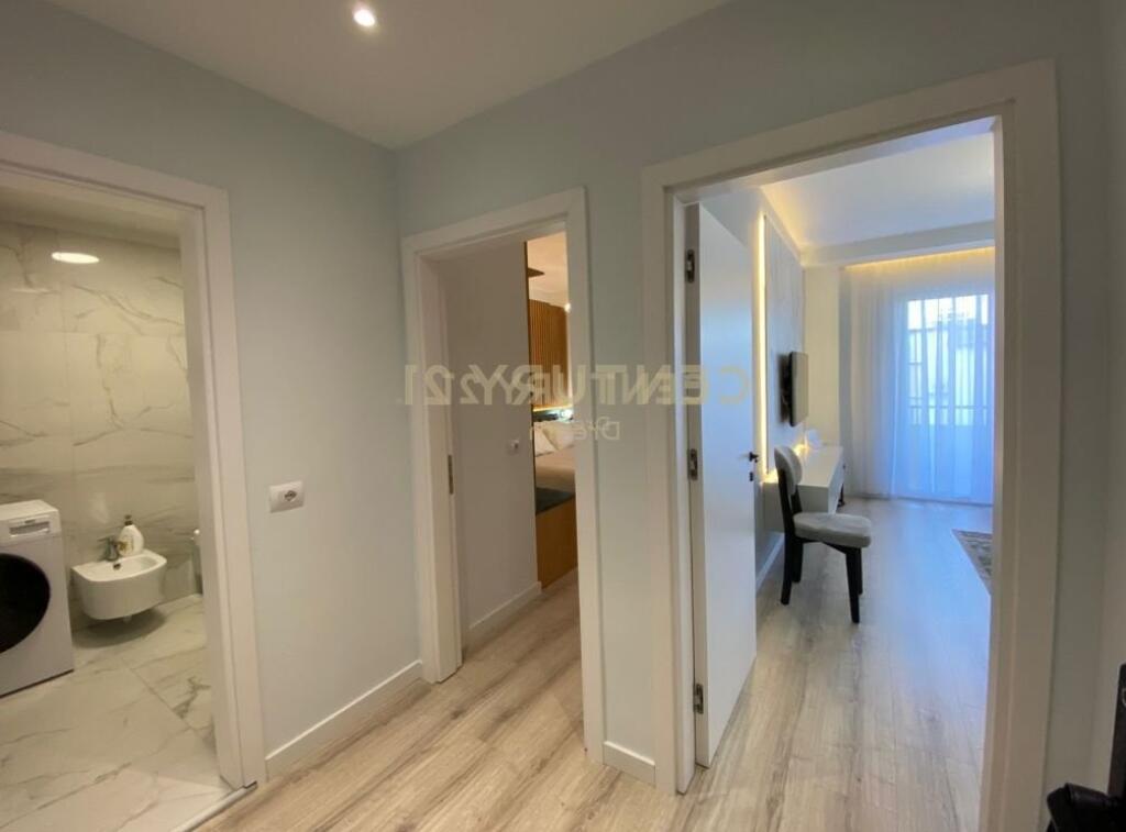 APARTAMENT 1+1 ME QIRA PRANE KESH TEK VASIL SHANTO