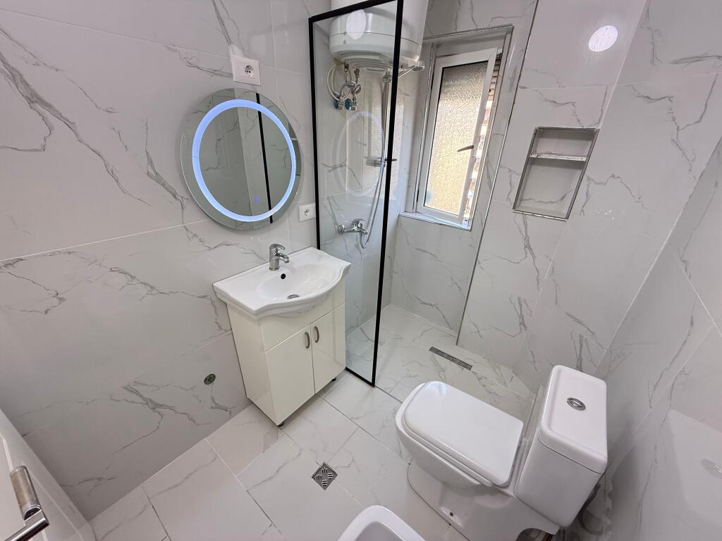 ✨ Occasion ✨ 🏡 Apartment 2+1 with veranda for sale 📍 Kinostudio – Rr. Myslym Keta, Tirana  📐 80 m² | 🛋️ Modern &amp; luxury furnishing (uninhabited) 🛁 Bathroom with window | 🌅 Panoramic veranda 🏗️ 5th floor (last) – insulated slab, red brick building (no elevator) 🔨 Renovated &amp; invested in details | East–West orientation 🏦 Possibility to buy with bank credit  💶 Price: 115,000 € (from 125,000 €) also with bank credit 🌅 Orientation: East – West with open view  💶 Price: 125,000 €
