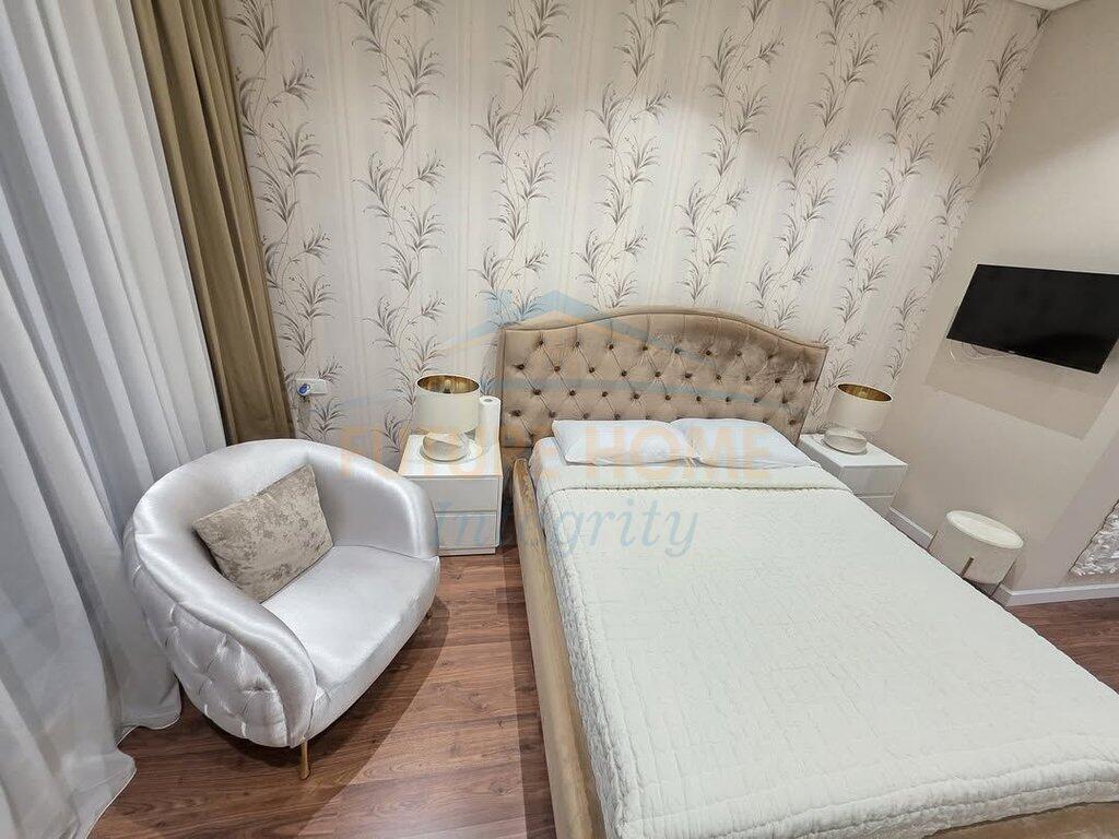 Shitet apartament 3+1+3+ 2 post parkimi Kompleksi Delijorgji