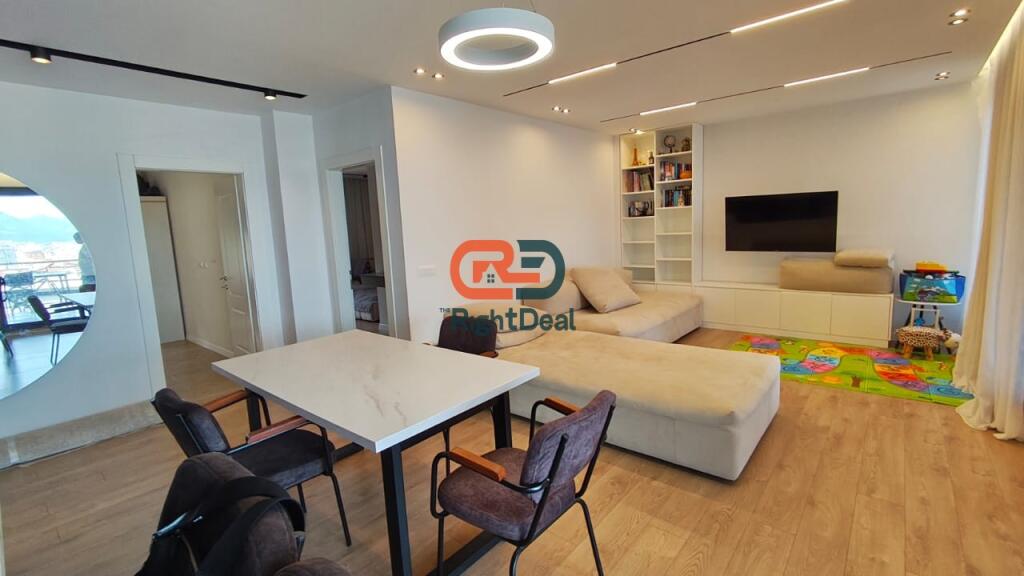 Tek Kopshti Botanik, Shitet Super Penthouse Totalisht I Investuar!!