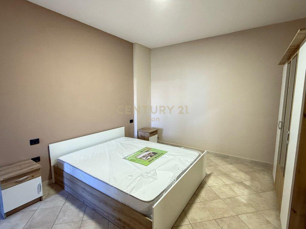 Jepet Me Qera Apartament 2+1 me Verande te Vila e Zogut, Durrës - 450€ | 100m²