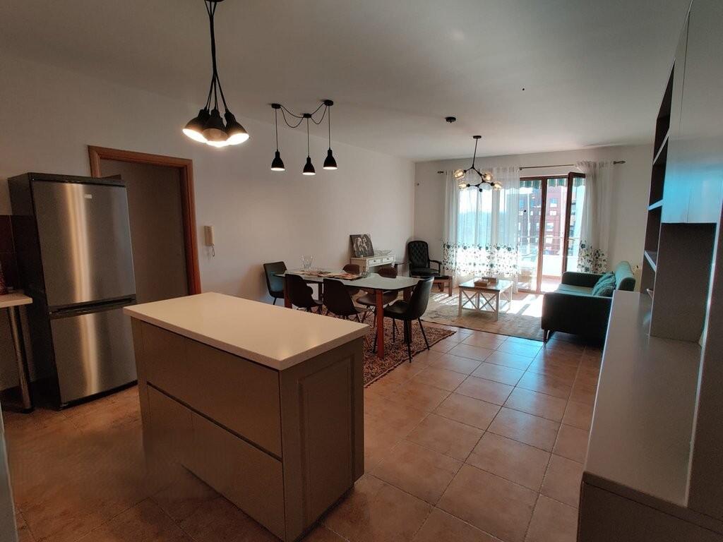Rruga e Kavajes, Apartament 2+1+2 tualet! 1,000 € /Muaj
