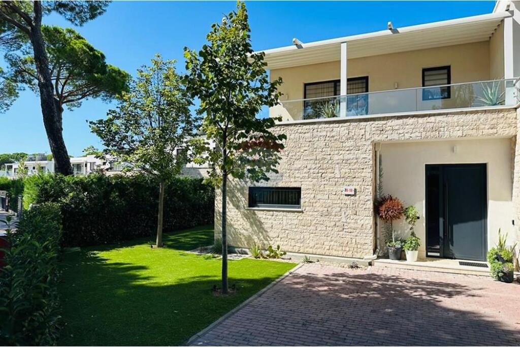 Vilë për shitje në San Pietro Residence