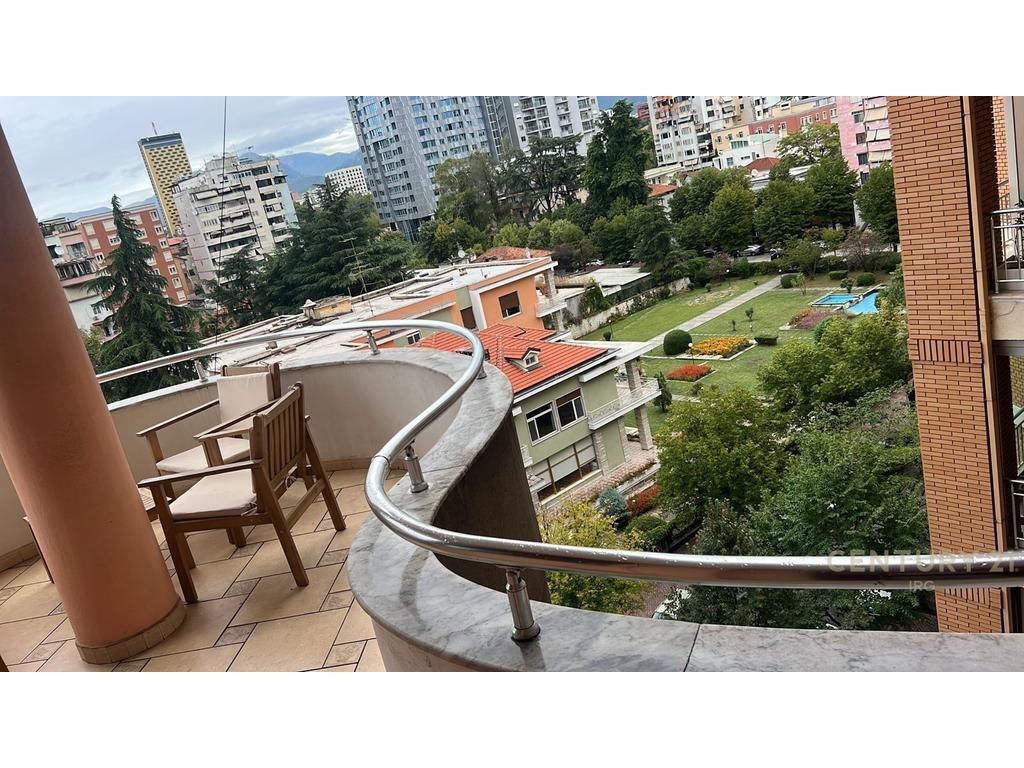 Appartamento Moderno 2+1 con Veranda Panoramica – Il Cuore di Blloku