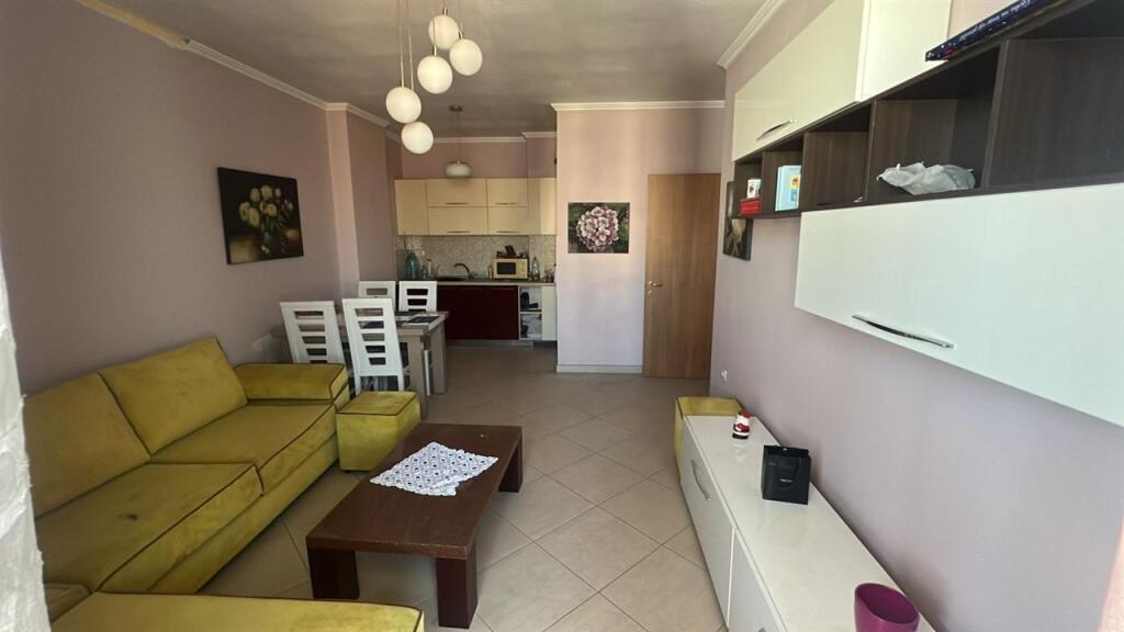 🏡 Shitet Apartament 1+1 – Astir (Përballë Artistit)