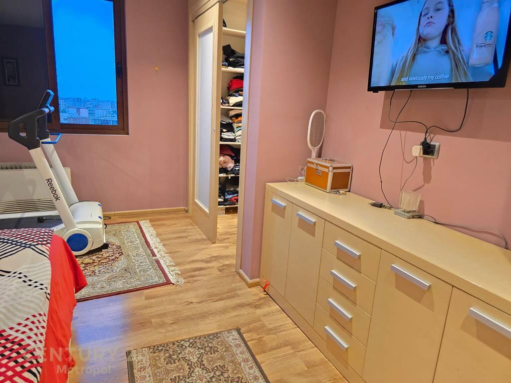 SHESIM APARTAMENT 1+1 (106m² neto, i konvertuar ne 2+1 ) ISH TREGU ELEKTRIK