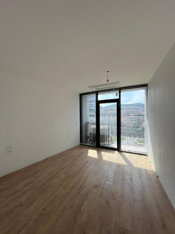 Apartament për shitje 2+1+2 tualete +Post Parkimi, ”Lake View Residence” Tiranë.