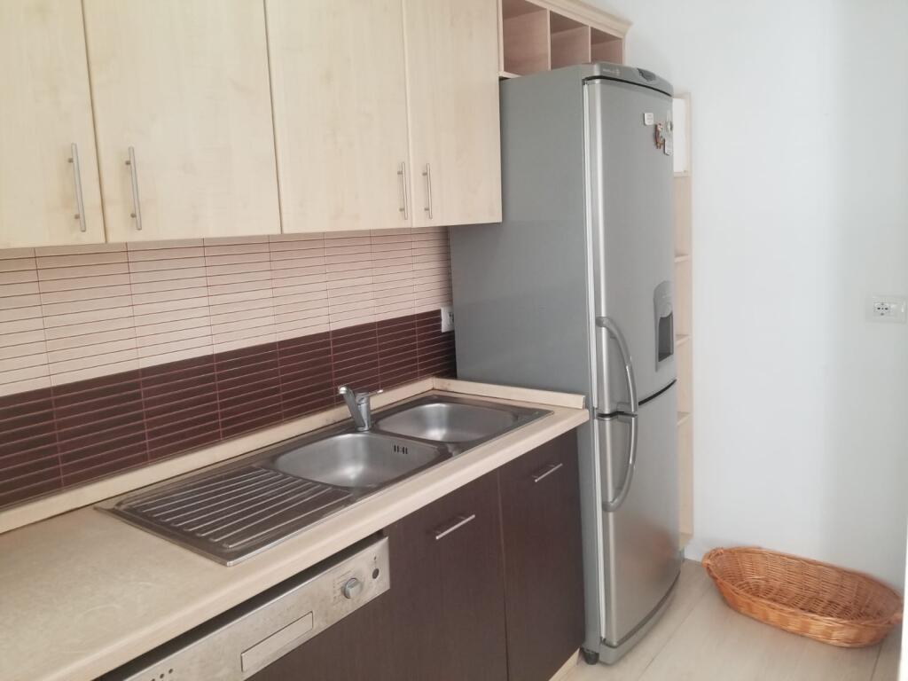 Jepet apartament 2+1 me qera ne Bllok tek Pallatet Agimi