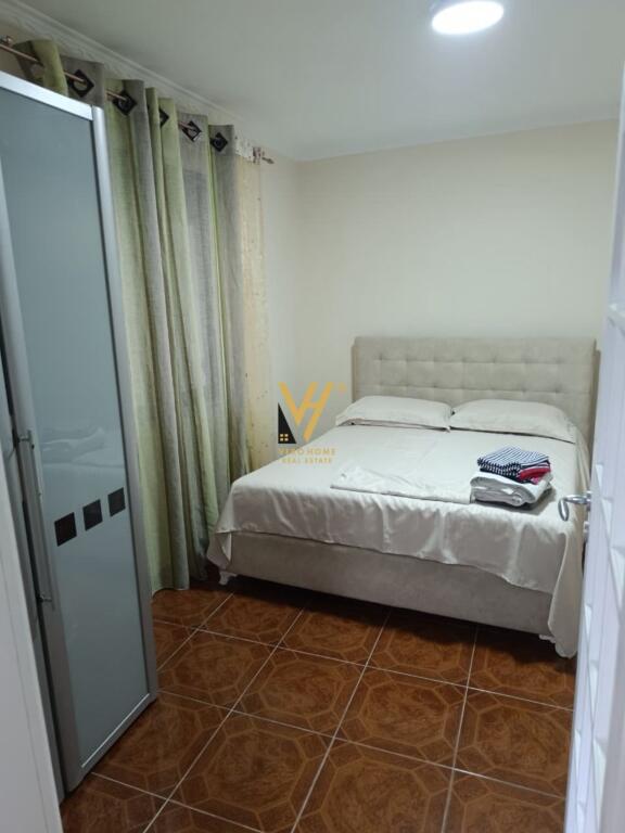 JEPET HYRJE 2+1 ME QIRA TE RRUGA DRITAN HOXHA 50.000 LEKE