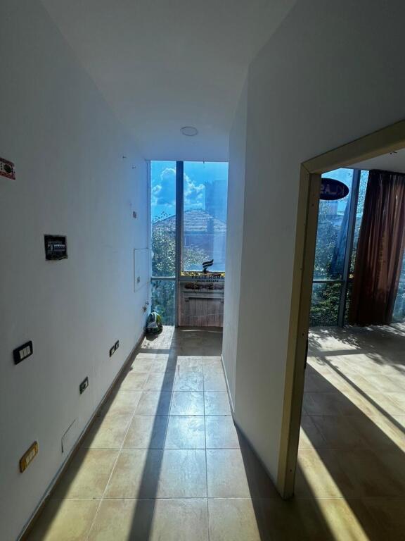 OFFICE FOR SALE 42 M2 PORCELAN 66,000 EURO
