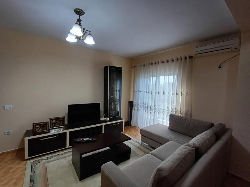 Jepet me qira apartament 2+1 te Materniteti i Ri