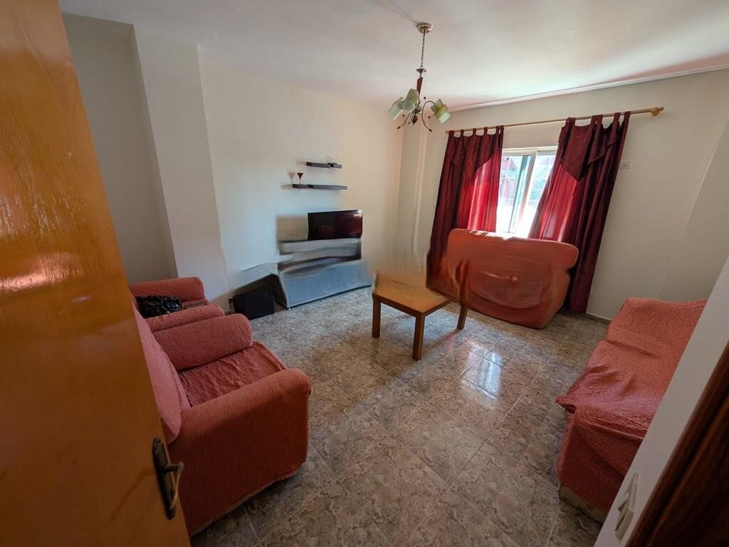 Jepet me qira apartament 2+1+2 ne Rrugen e Kavajes. 600 € /Muaj