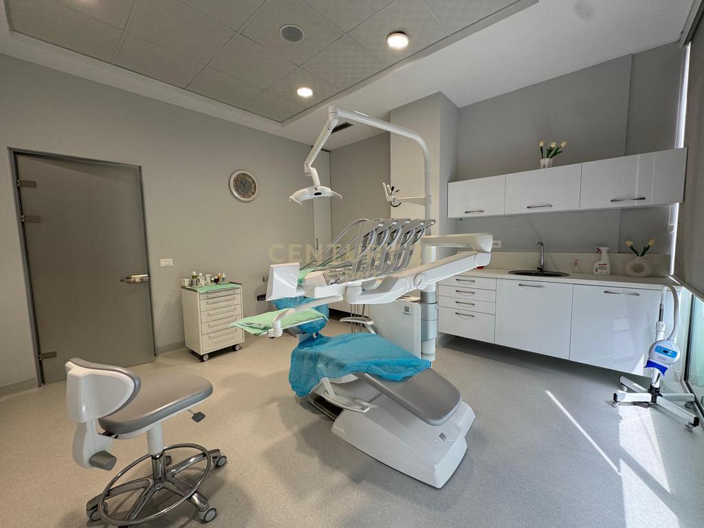 🦷 CLINICA DENTALE MODERNA IN AFFITTO – TIRANA
