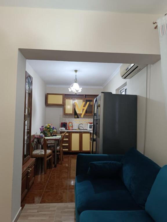 JEPET HYRJE 2+1 ME QIRA TE RRUGA DRITAN HOXHA 50.000 LEKE